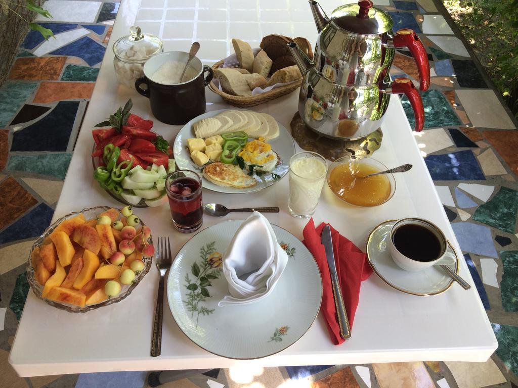 Green House Hotel Лагодехи Екстериор снимка