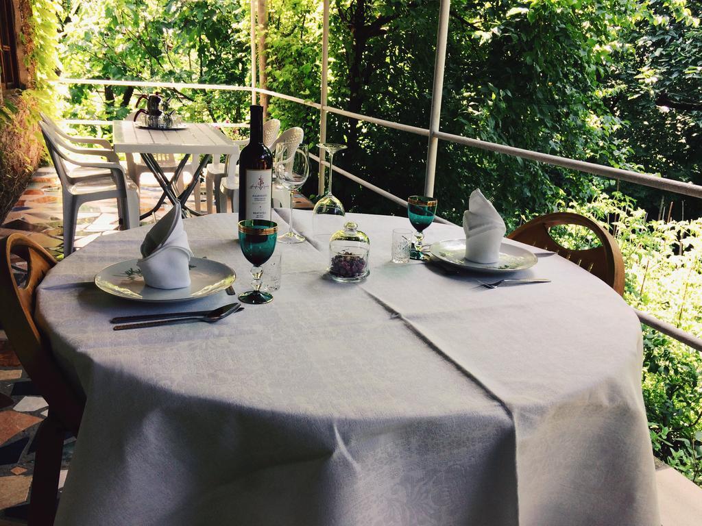 Green House Hotel Лагодехи Екстериор снимка